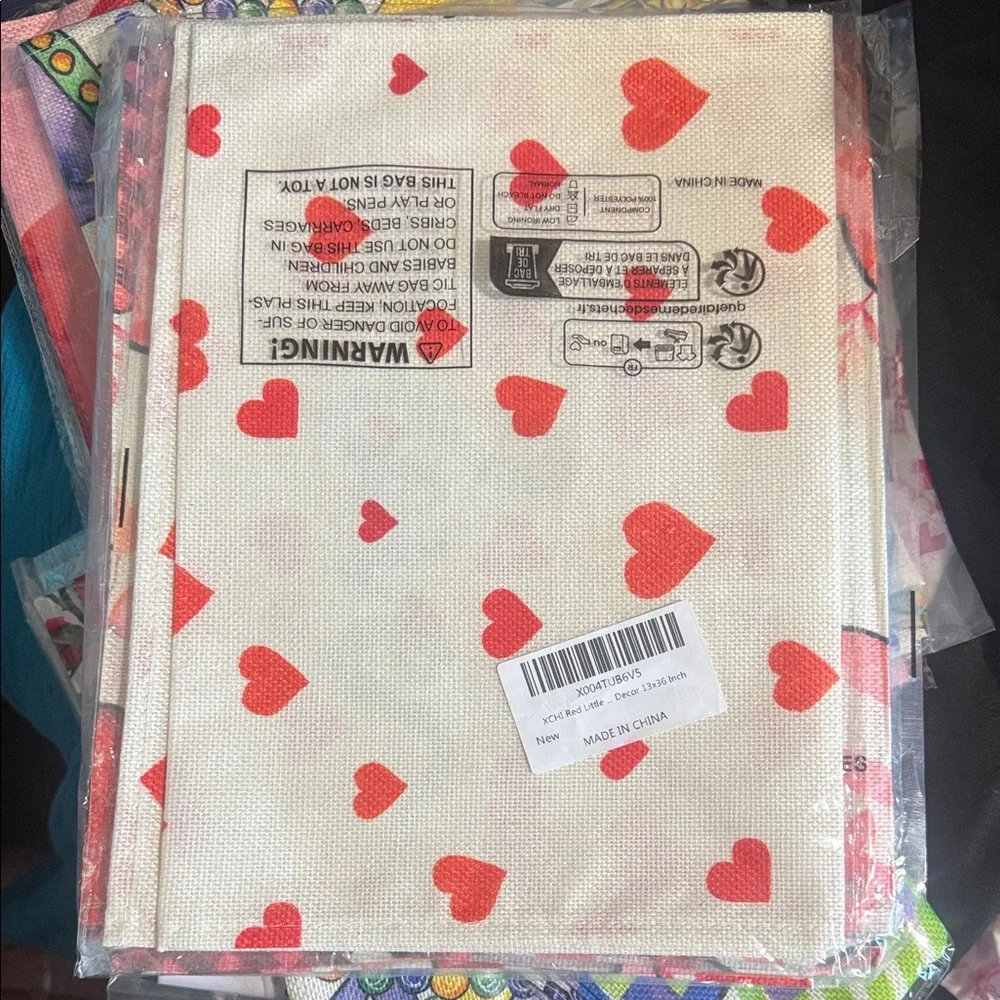 Love‎ Hearts Table Runner - Cream with Red Hearts NWT 13x36